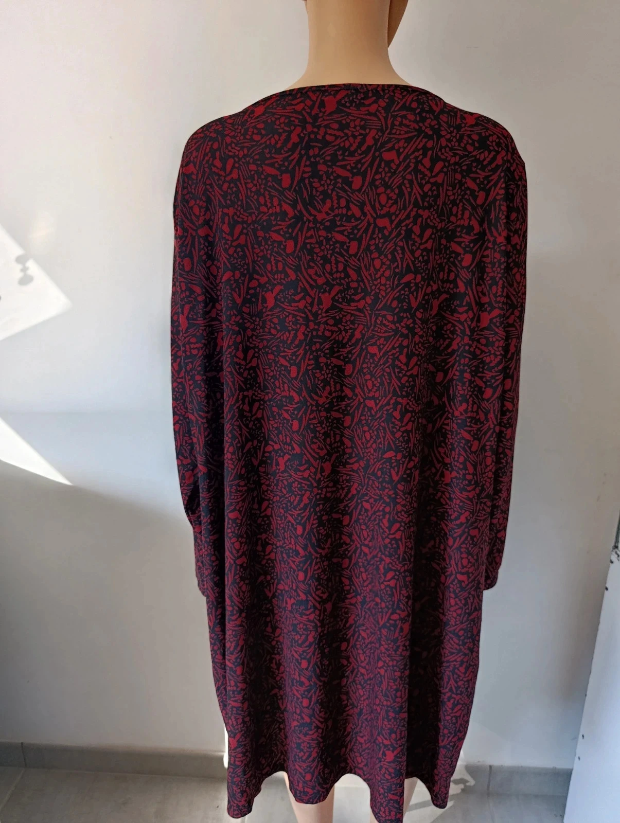 Vestido Inextenso 3XL preto e bordeaux estampado - Mangas compridas - Corte fluido tamanho grande – photo 9